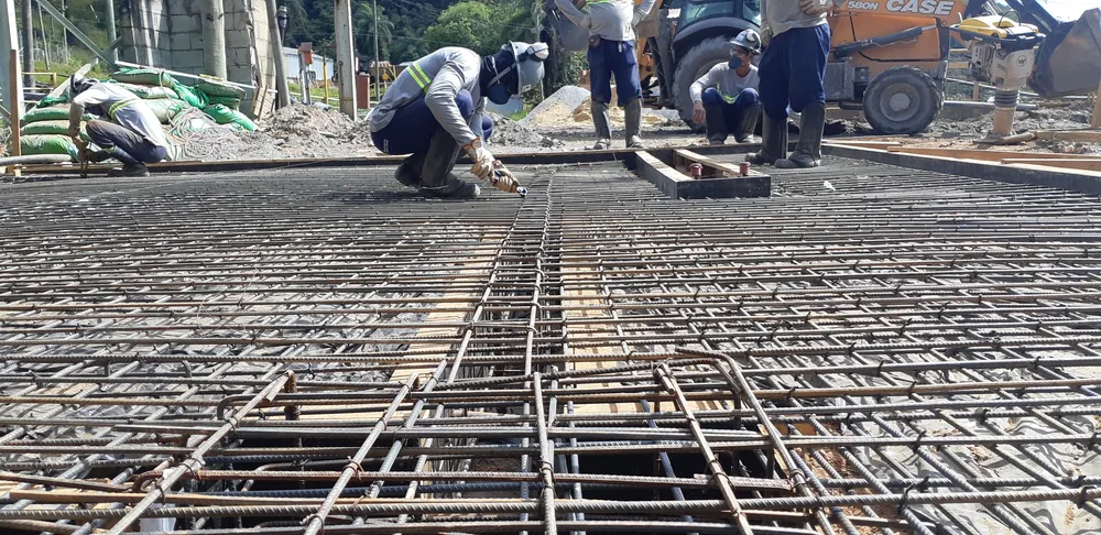Armação de aço para laje estruturada antes da concretagem