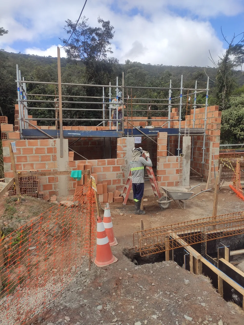 Execução de alvenaria estrutural em edificação de apoio